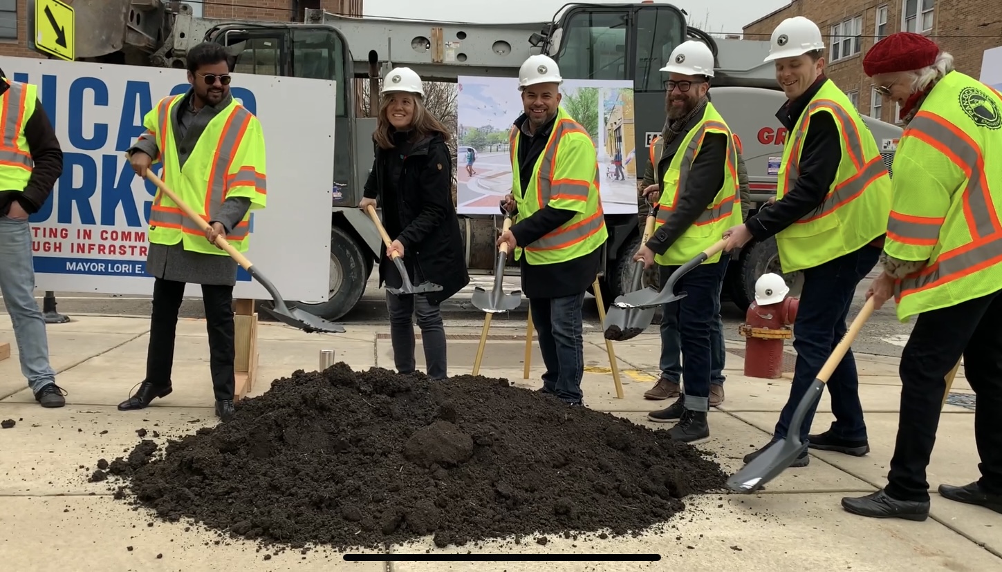 CDOT and 40th Ward Alderman Vasquez participate in a ceremonial groundbreaking